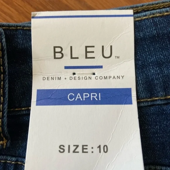 Bleu size 10 blue denim capri with stretch New With Tags - Picture 12 of 12